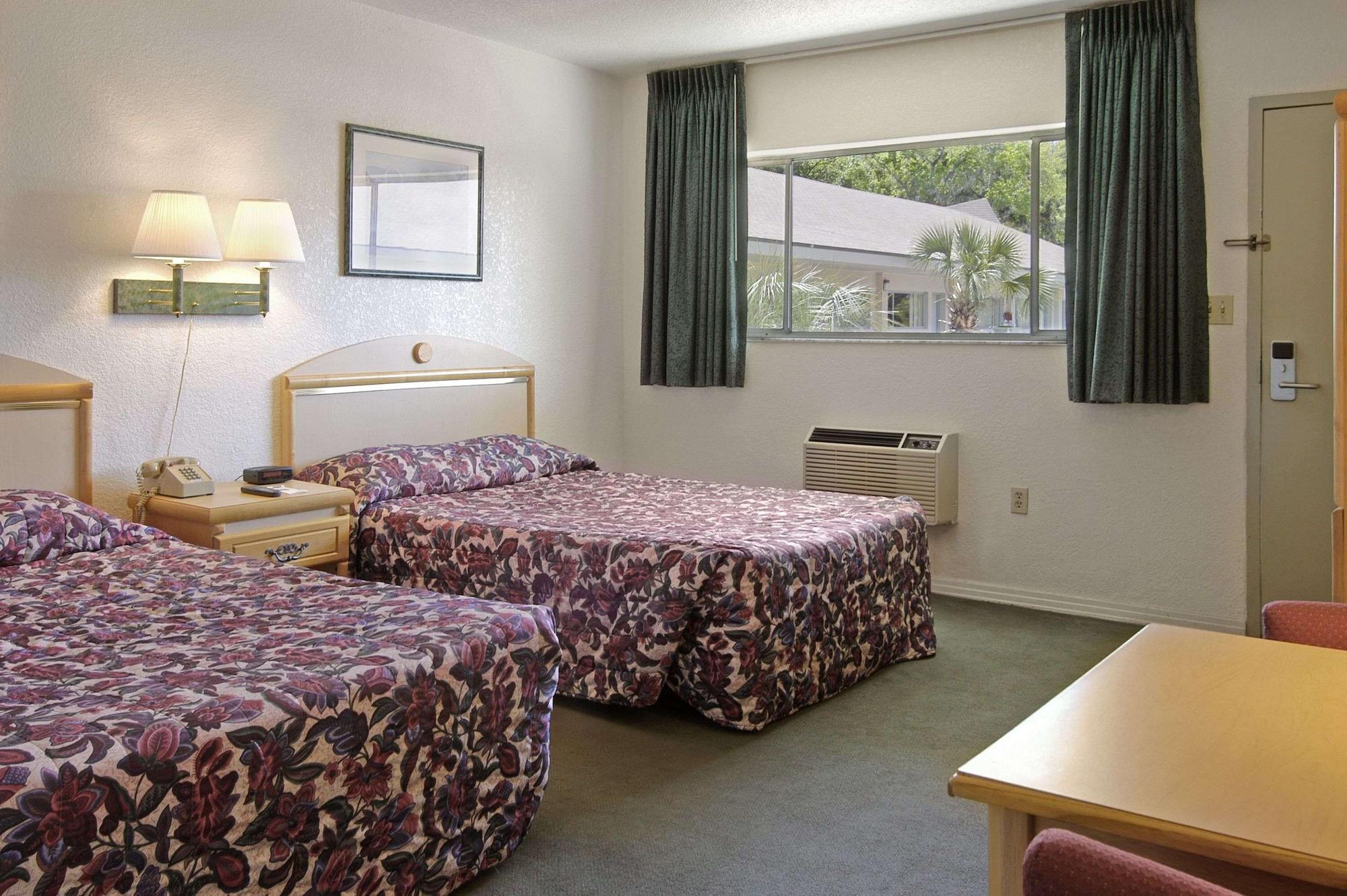 University Inn גיינסוויל חדר תמונה