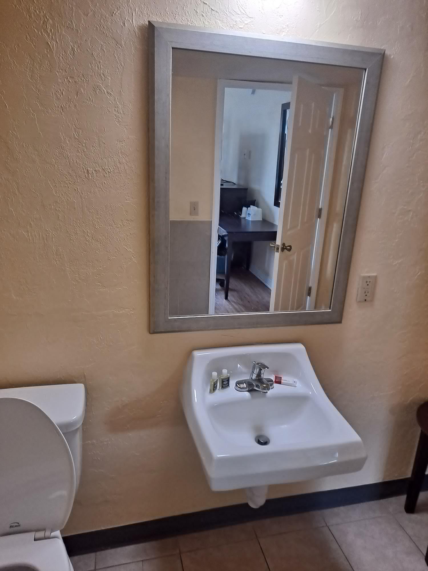 University Inn גיינסוויל מראה חיצוני תמונה