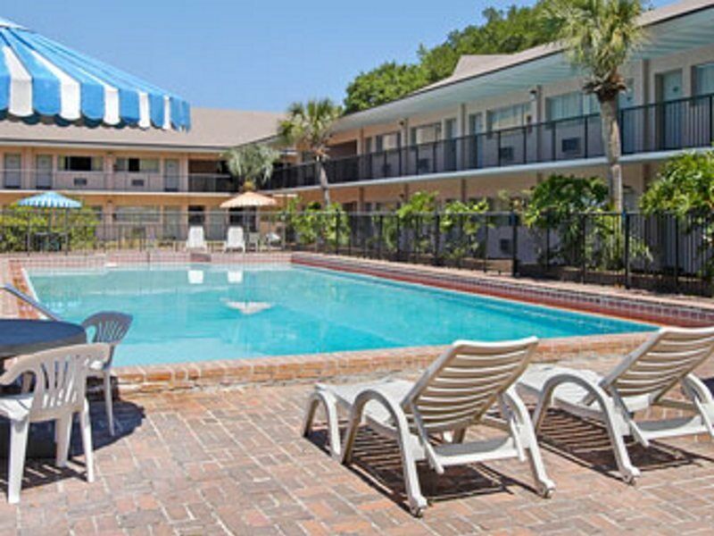 University Inn גיינסוויל מראה חיצוני תמונה